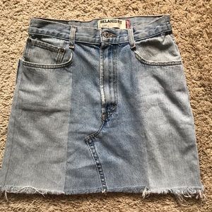 URBAN RENEWAL RECYCLED LEVI’S DENIM MINI SKIRT